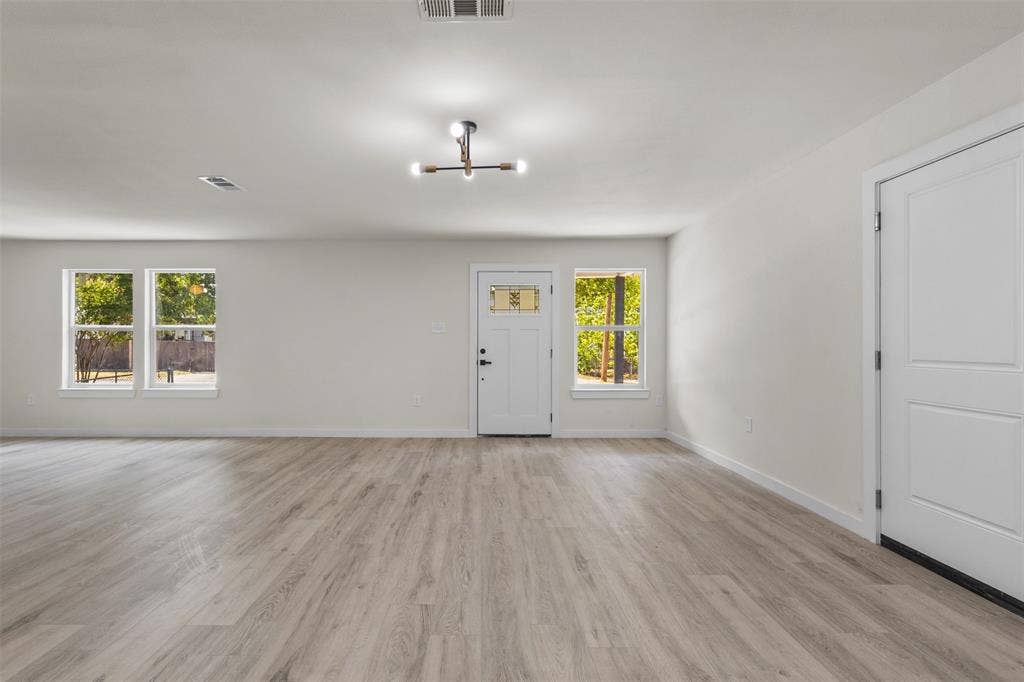 106 Mount Shasta Street, Dallas, TX 75211 106 Mount Shasta Street, Dallas, TX 75211