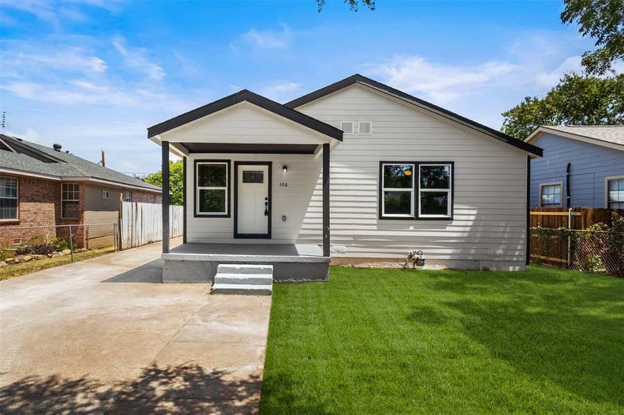 Property photo for 106 Mount Shasta Street, Dallas, TX