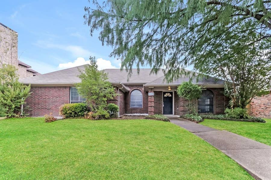 Property photo for 1008 Micarta Drive, Mesquite, TX