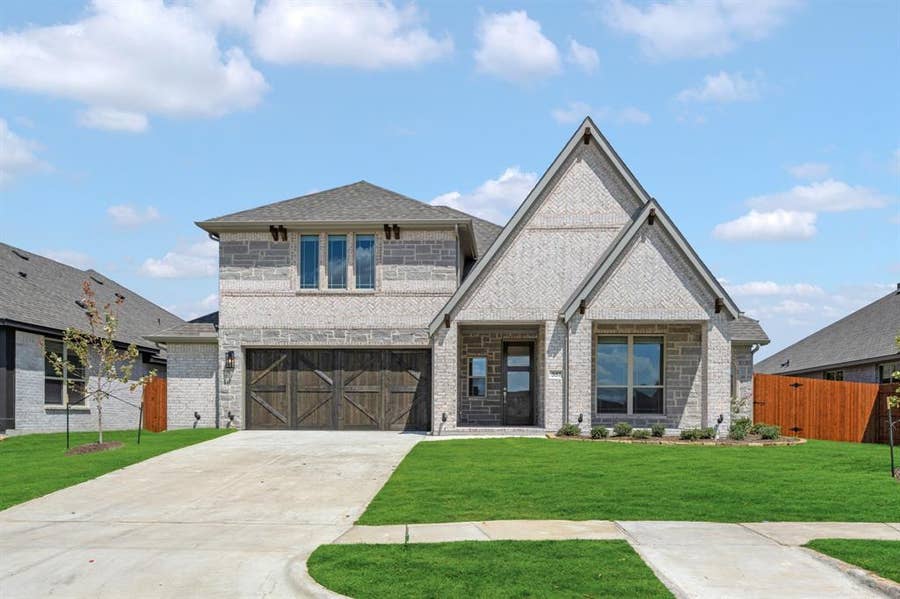 Property photo for 557 Red Maple Road, Waxahachie, TX