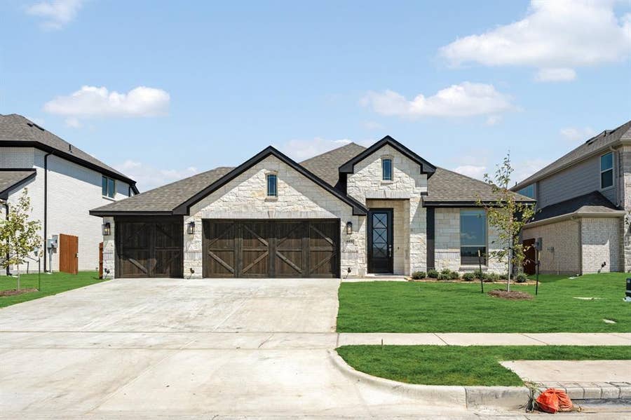 Property photo for 553 Red Maple Road, Waxahachie, TX