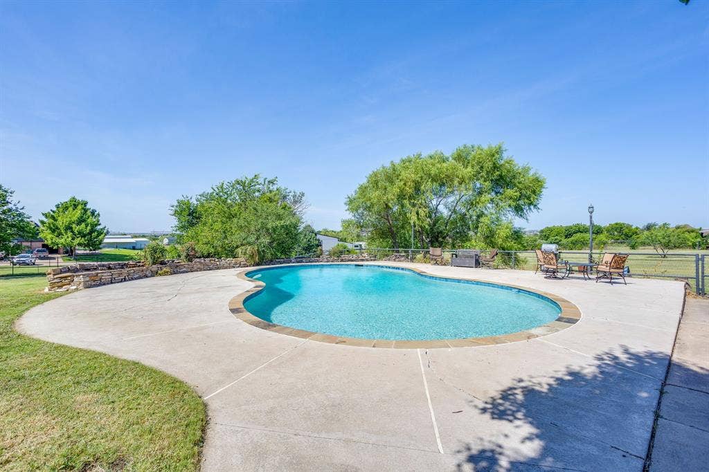 2200 White Lane, Haslet, TX 76052