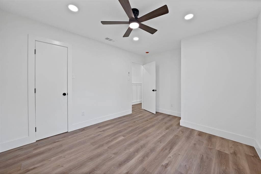 132 Yorkshire Drive, Cedar Hill, TX 75104 Room featuring wood-finish flooring, recessed lighting, and a ceiling fan with integrated lighting