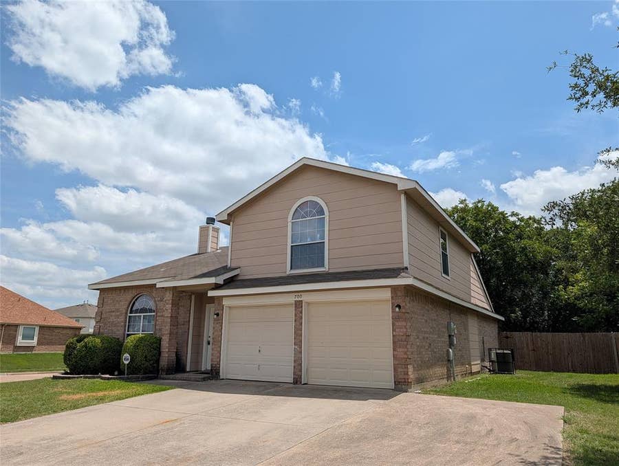 Property photo for 700 Flamingo Drive, Saginaw, TX