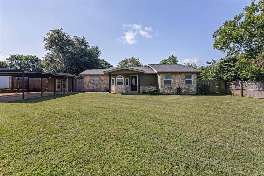 Property photo for 4403 Daugherty Court, Granbury, TX