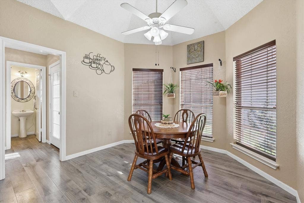 510 Saralvo Road, Midlothian, TX 76065 Dining area featuring wood-finish flooring, a vaulted ceiling, and a ceiling fan