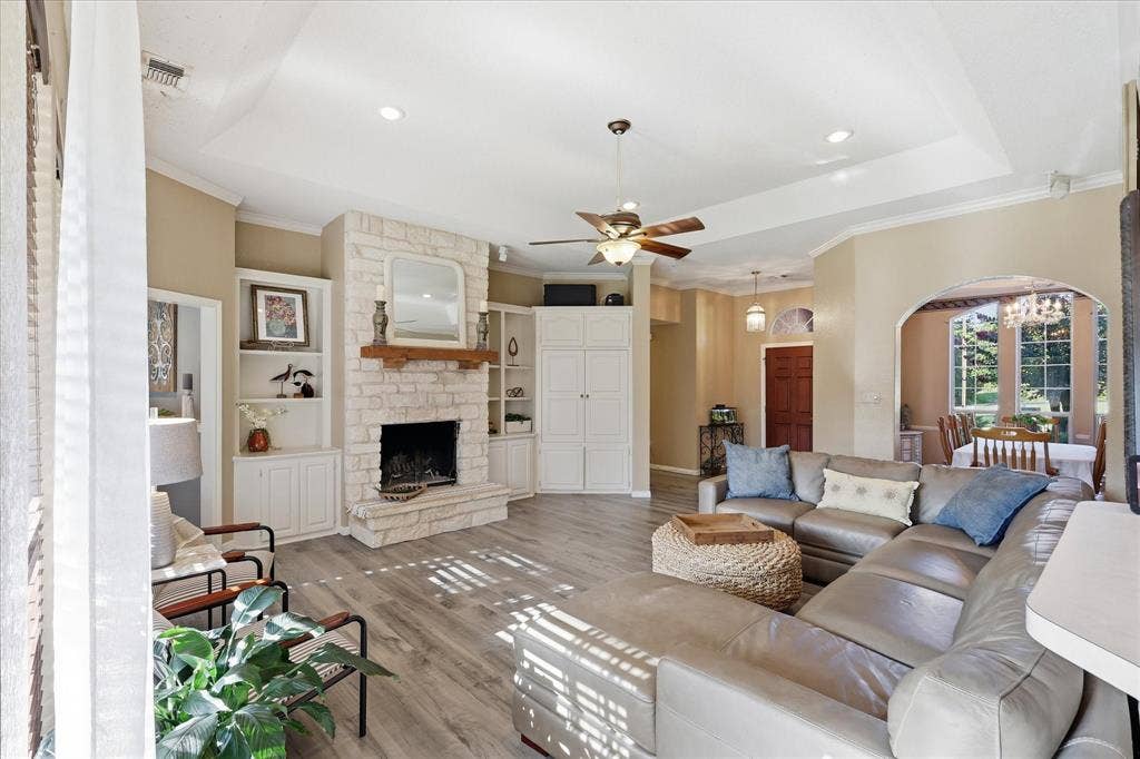 510 Saralvo Road, Midlothian, TX 76065 Stone-clad fireplace with wood mantel and hearth