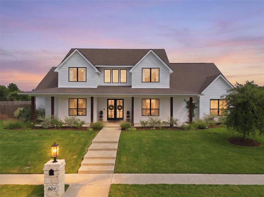 Property photo for 604 Lindsay Lane, Robinson, TX
