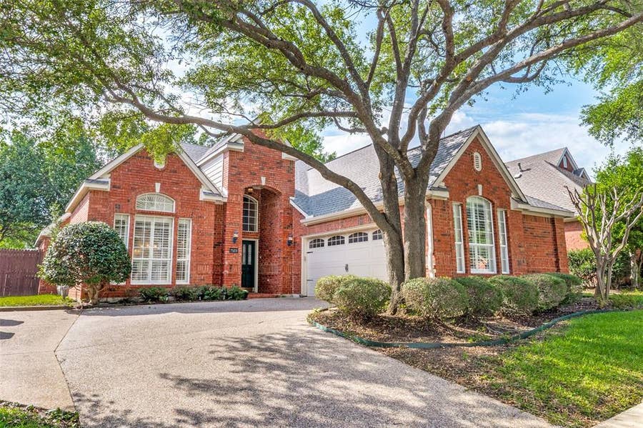 Property photo for 7529 Vineyard Trail, Garland, TX