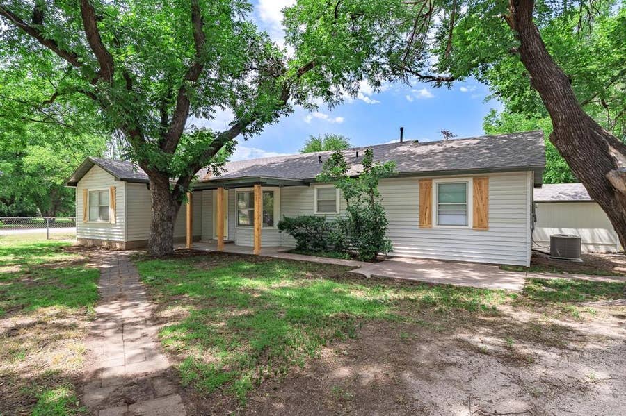 Property photo for 102 S 2nd Street, Clyde, TX