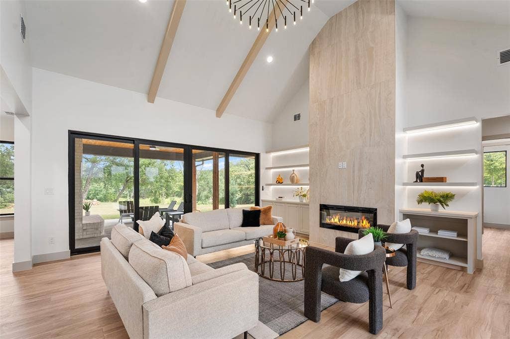 14120 Park Way, Log Cabin, TX 75148 Living with electric fire place,%