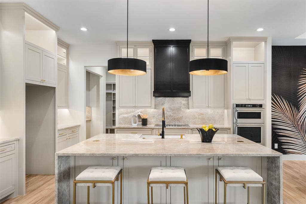 14120 Park Way, Log Cabin, TX 75148 Kitchen-Aid appliance package. Refrigerator included just not in photo.