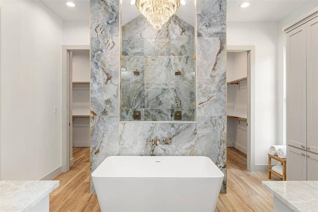 14120 Park Way, Log Cabin, TX 75148 Primary bathroom with soaking tub