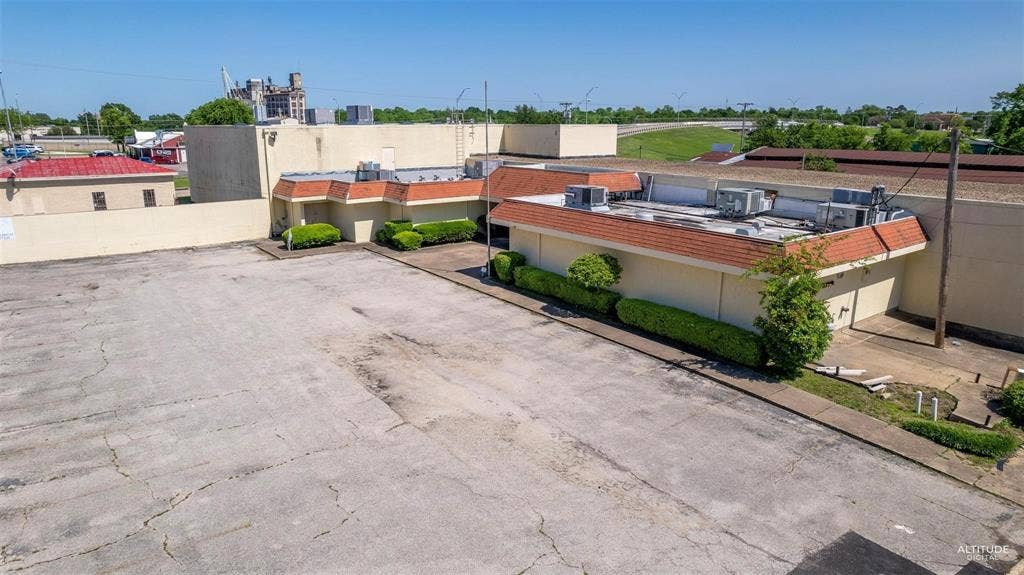 2615 Crockett Street, Greenville, TX 75401 2615 Crockett Street, Greenville, TX 75401