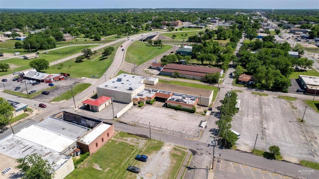 2615 Crockett Street, Greenville, TX 75401 2615 Crockett Street, Greenville, TX 75401