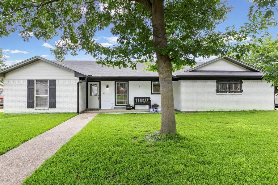 Property photo for 224 Crockett, Hewitt, TX
