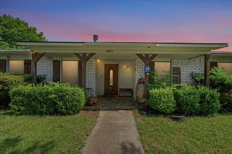 Property photo for 11623 Lochlynn Circle, Dallas, TX