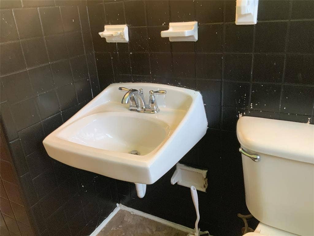 1421 N 9th Street, Midlothian, TX 76065 1421 N 9th Street, Midlothian, TX 76065