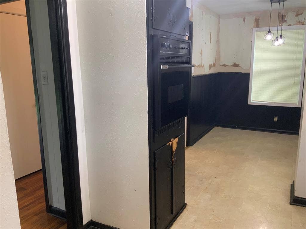1421 N 9th Street, Midlothian, TX 76065 1421 N 9th Street, Midlothian, TX 76065