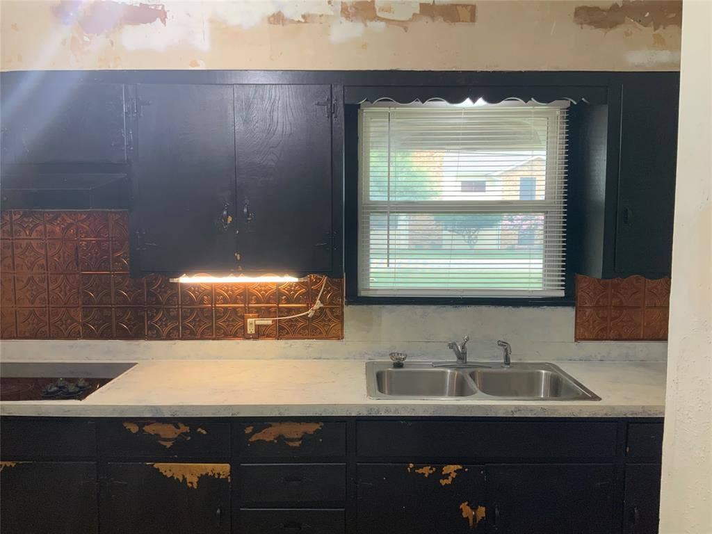 1421 N 9th Street, Midlothian, TX 76065 1421 N 9th Street, Midlothian, TX 76065