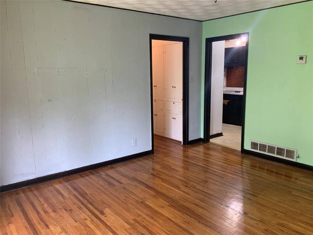 1421 N 9th Street, Midlothian, TX 76065 1421 N 9th Street, Midlothian, TX 76065