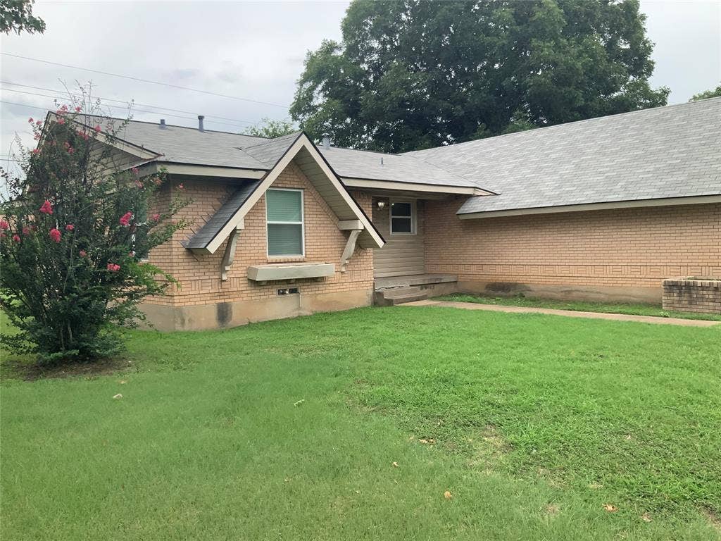 1421 N 9th Street, Midlothian, TX 76065 1421 N 9th Street, Midlothian, TX 76065