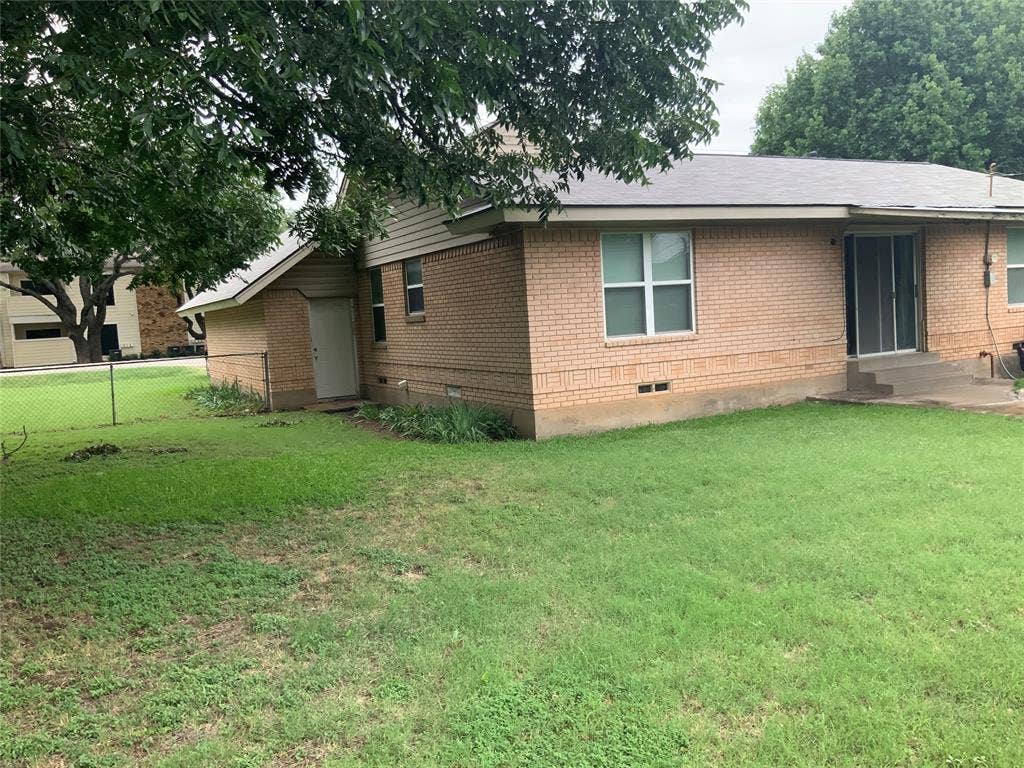 1421 N 9th Street, Midlothian, TX 76065 1421 N 9th Street, Midlothian, TX 76065