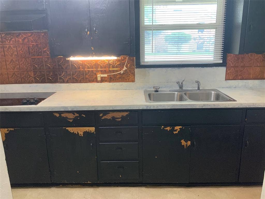 1421 N 9th Street, Midlothian, TX 76065 1421 N 9th Street, Midlothian, TX 76065