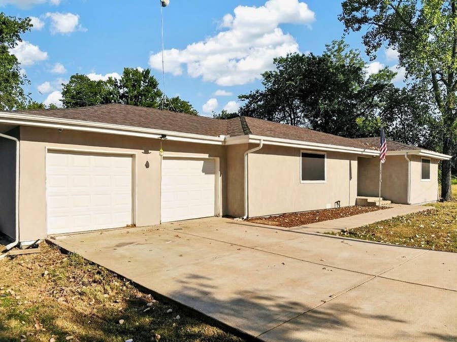 Property photo for 702 N US Highway 69, Celeste, TX