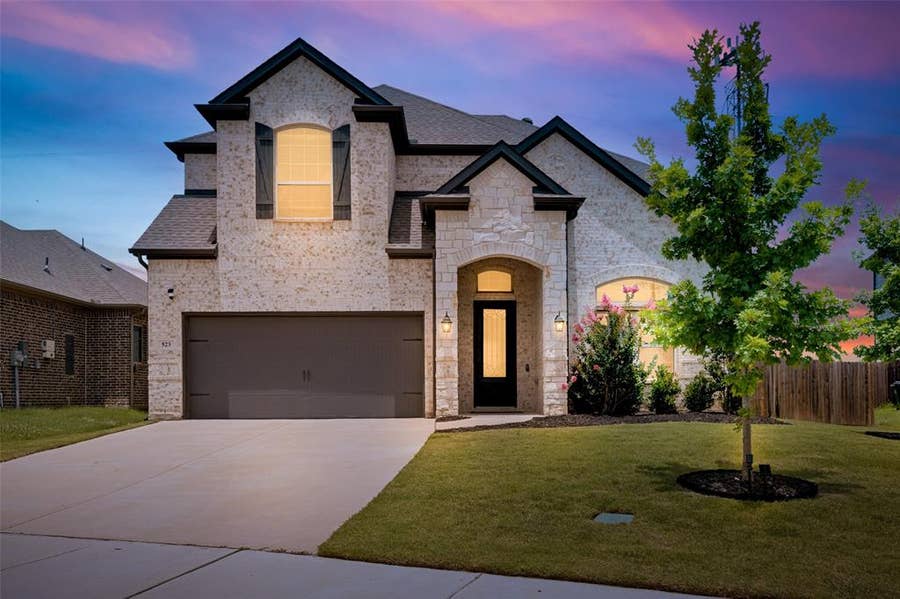 Property photo for 523 William Court, Arlington, TX