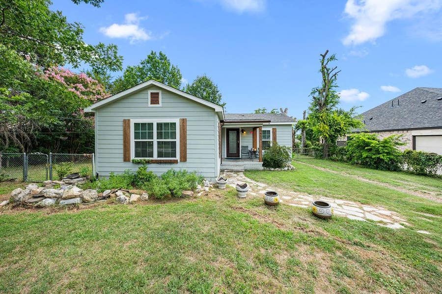 Property photo for 5621 Meandering Road, River Oaks, TX