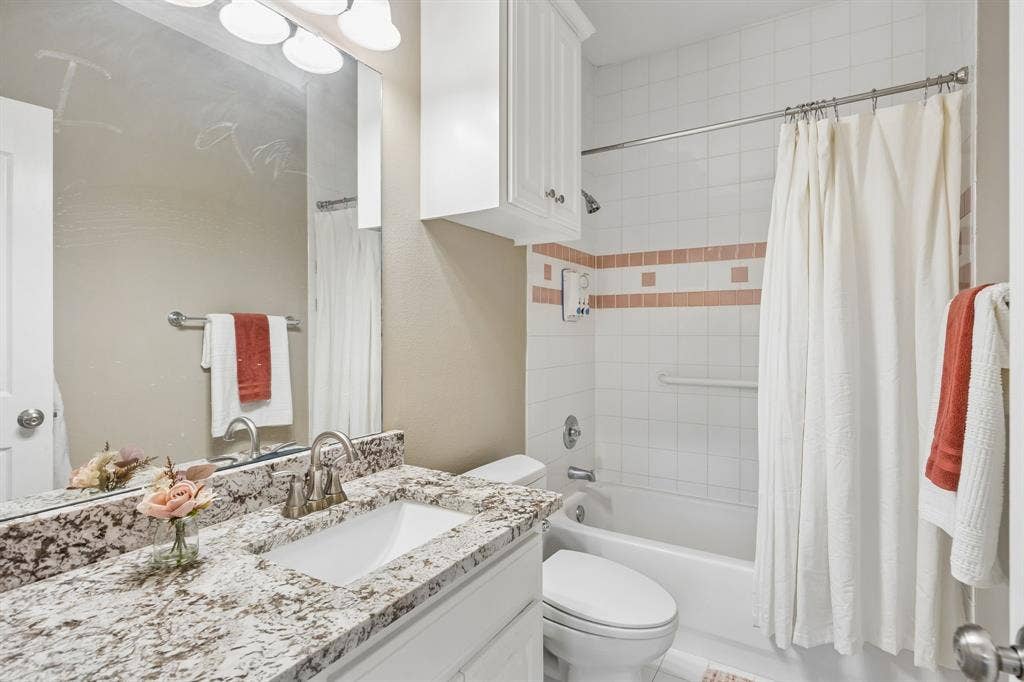 1700 Rock Ridge Road, Lucas, TX 75002 Ensuite bathroom for secondary bedroom.