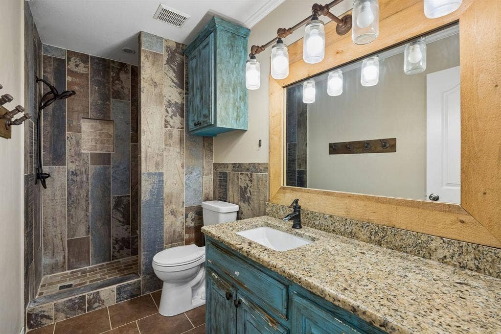 1700 Rock Ridge Road, Lucas, TX 75002 This bathroom will undergo cosmetic renovation with a neutral palate, new shower tile, vanity, mirror, lighting and paint.