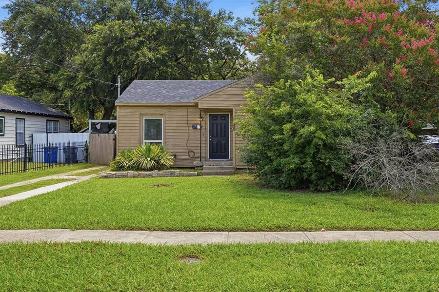 Property photo for 1450 Holcomb Road, Dallas, TX