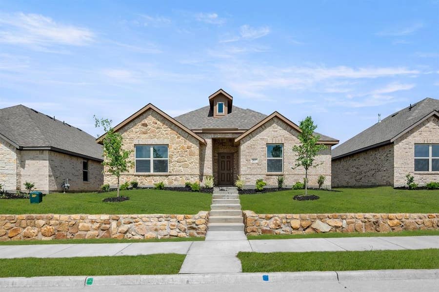 Property photo for 2837 Hay Lane, Midlothian, TX