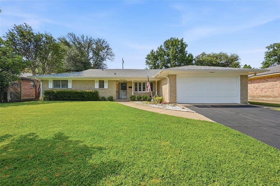 Property photo for 1712 Oakhill Drive, Sherman, TX