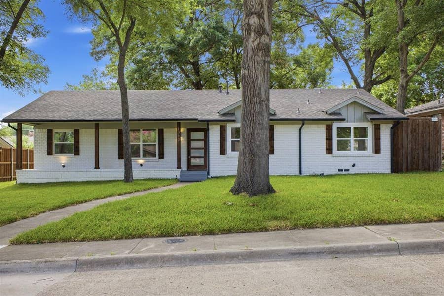 Property photo for 1912 Greenbriar Court, Plano, TX