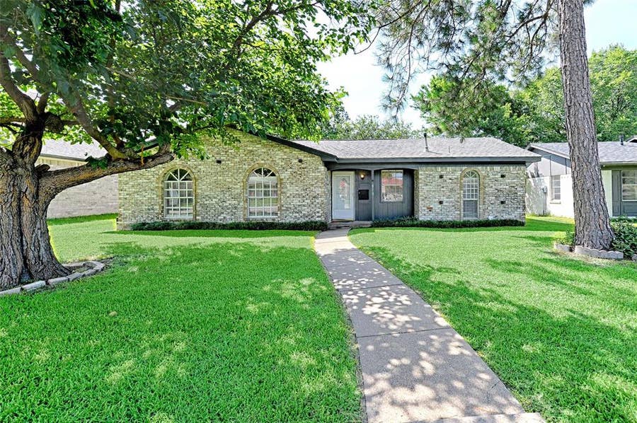 Property photo for 810 Waikiki Drive, Garland, TX