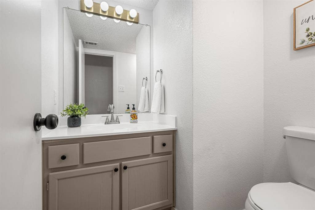 1230 Castleman Drive, Cedar Hill, TX 75104 1230 Castleman Drive, Cedar Hill, TX 75104