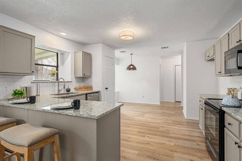 1230 Castleman Drive, Cedar Hill, TX 75104 1230 Castleman Drive, Cedar Hill, TX 75104