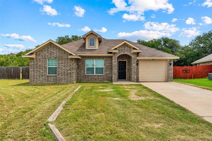 Property photo for 100 Tomahawk Drive, Lacy Lakeview, TX