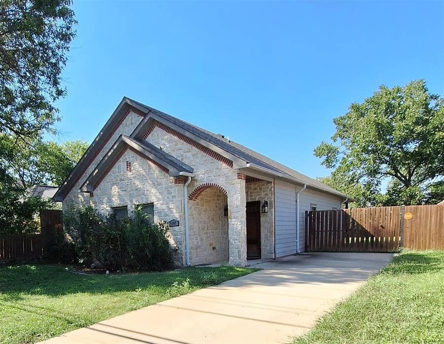 Property photo for 4107 Canada Drive, Dallas, TX