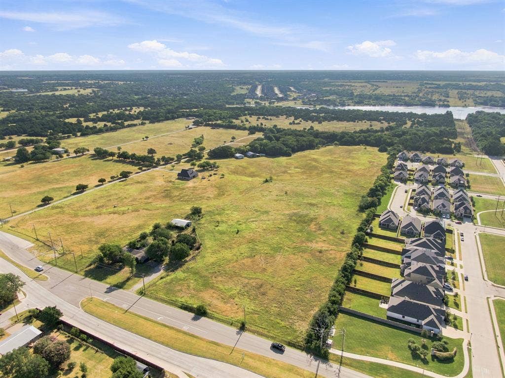000 S Walnut Grove Road, Midlothian, TX 76065