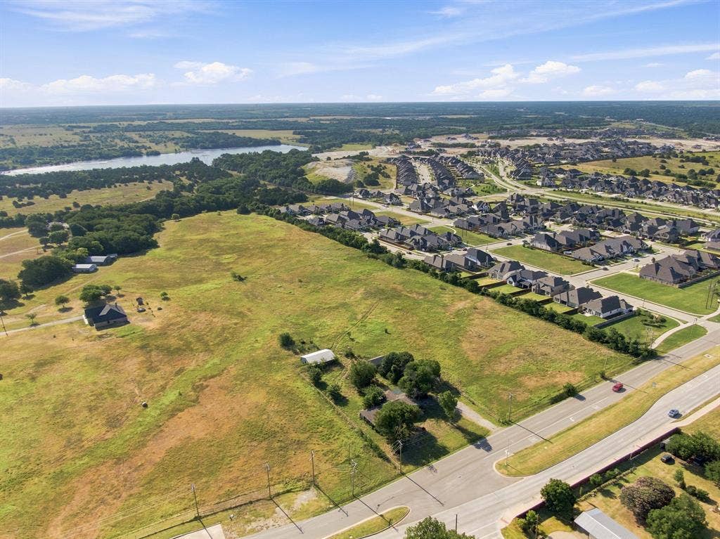 000 S Walnut Grove Road, Midlothian, TX 76065