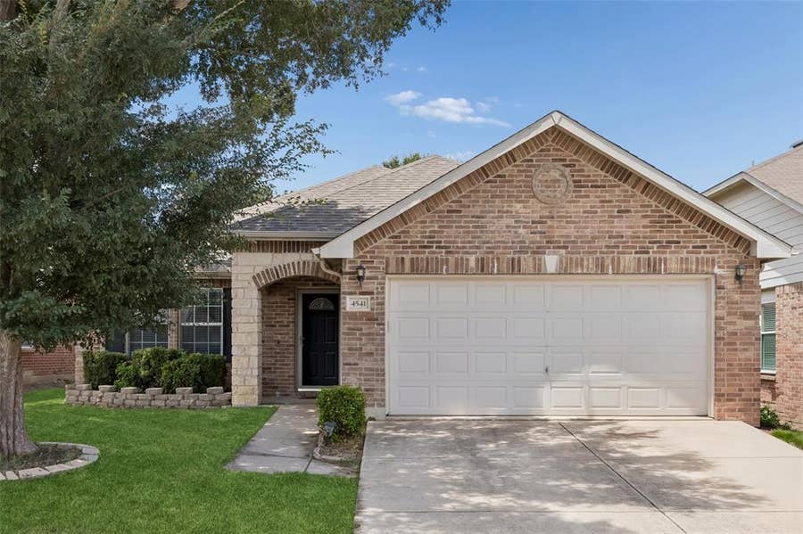 Property photo for 4541 Lacebark Lane, Fort Worth, TX