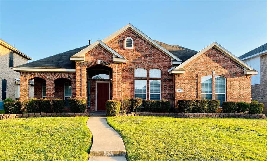 Property photo for 300 Rain Tree Drive, Sunnyvale, TX