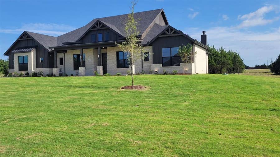 Property photo for 6821 Southrock Drive, Midlothian, TX