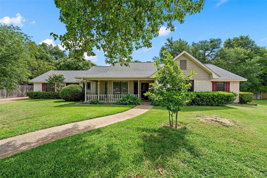 Property photo for 3512 Bent Tree Circle, Waco, TX