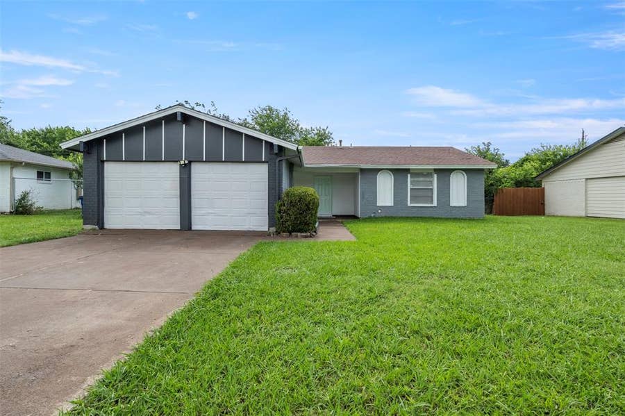 Property photo for 1410 Clearbrook Street, Lancaster, TX