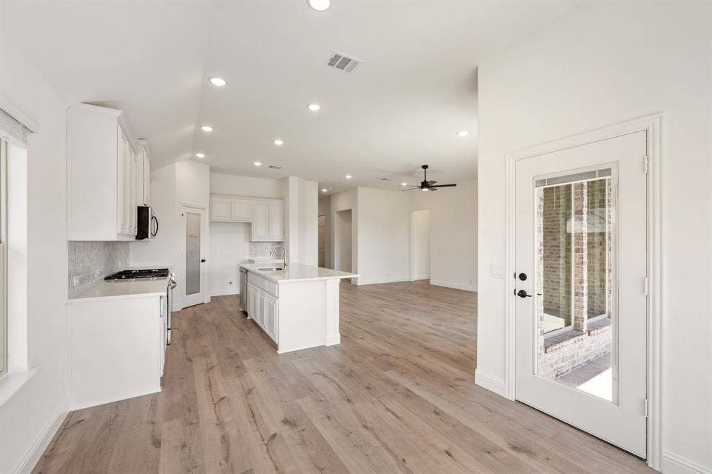 200 Sweetwater Drive, Commerce, TX 75428 200 Sweetwater Drive, Commerce, TX 75428